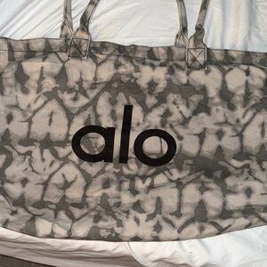 ALO Yoga Black and Gray Patterned Tote no used